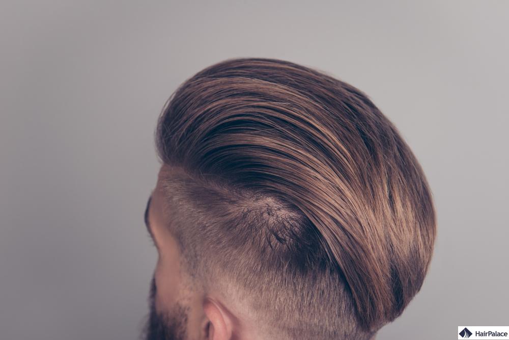 Der elegante Pompadour Frisur tonsur